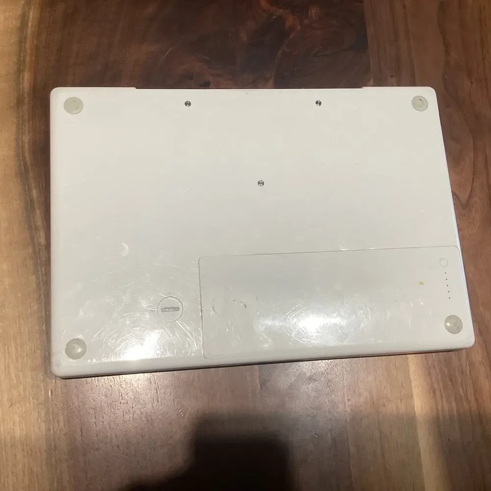 Late 2007 Apple MacBook A1181 13